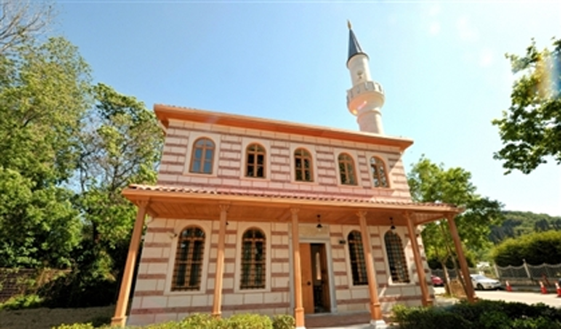 84 yıl önce 'Halkevi'ne çevrilen cami ibadete açıldı