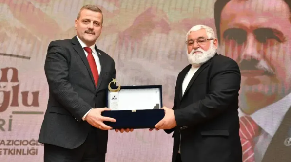 Ankara'da iki rektöre Muhsin Yazıcıoğlu ödülü