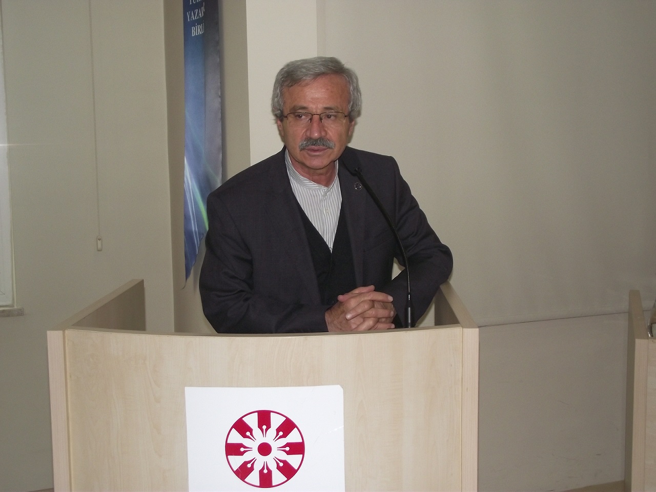 "İnsan hayatını iki kelime özetler: anlamak ve anlatmak"