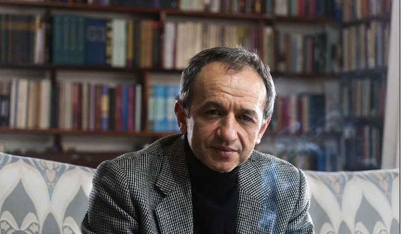 Sadık Yalsızuçanlar: Bir Gün O Ulu Çınarın Altında, Mutlaka…