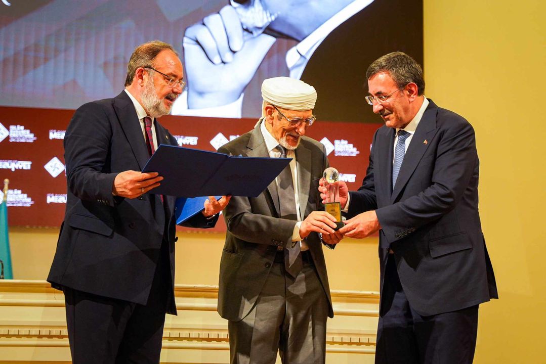Çağımız Mütefekkirlerinden Taha Abdurrahman’a ”Yılın Mütefekkiri” Ödülü