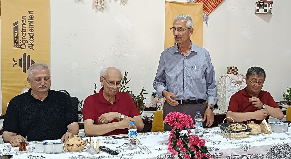 Fahri Tuna: Çelişkiler Padişahı Bir Güzel Adam: İzzettin Kömürcü