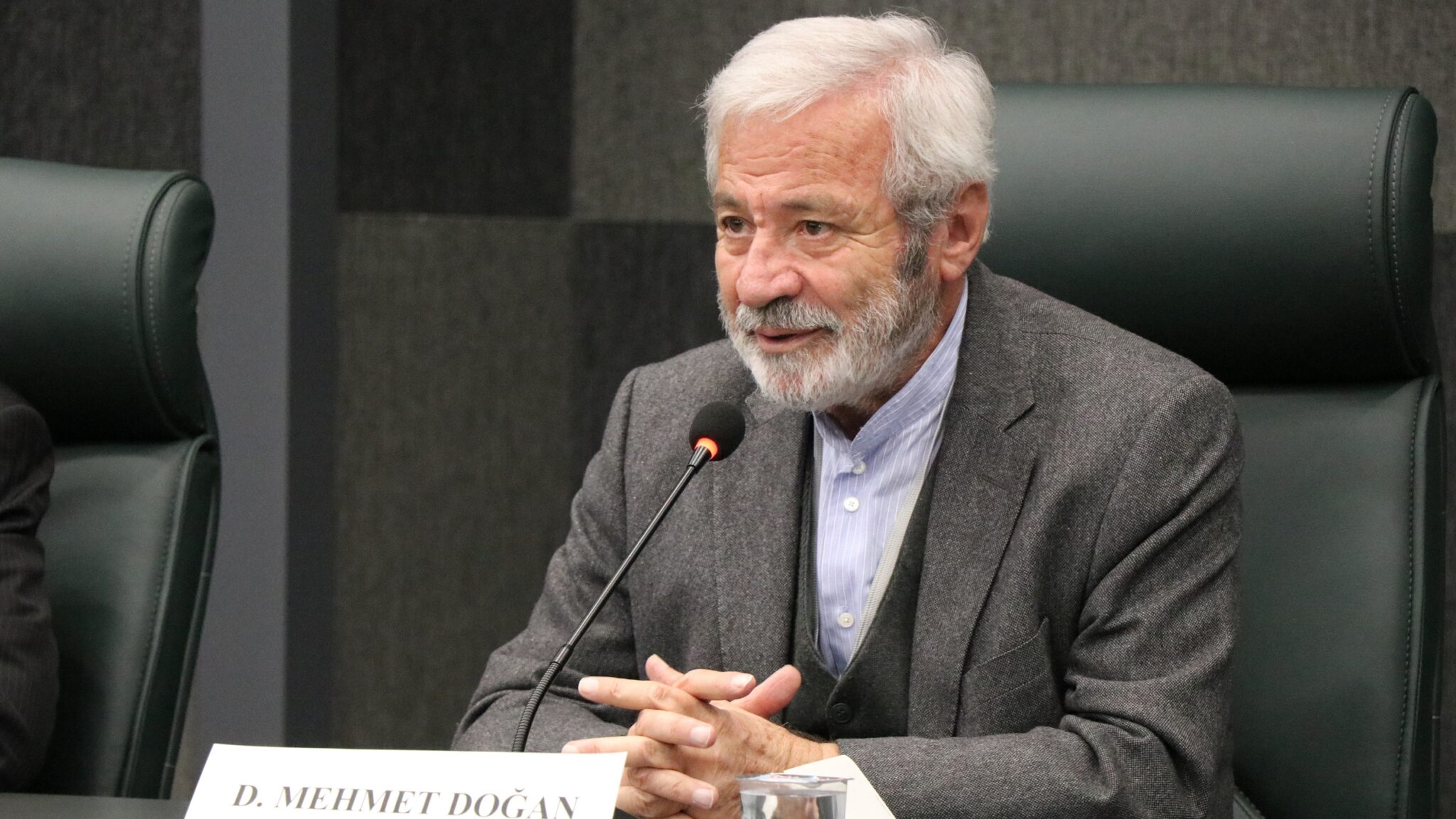 İdris Nebi Uysal: Şiir ve D. Mehmet Doğan