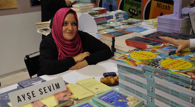 Ayşe Sevim’in şiirleri herşeye mesafelidir