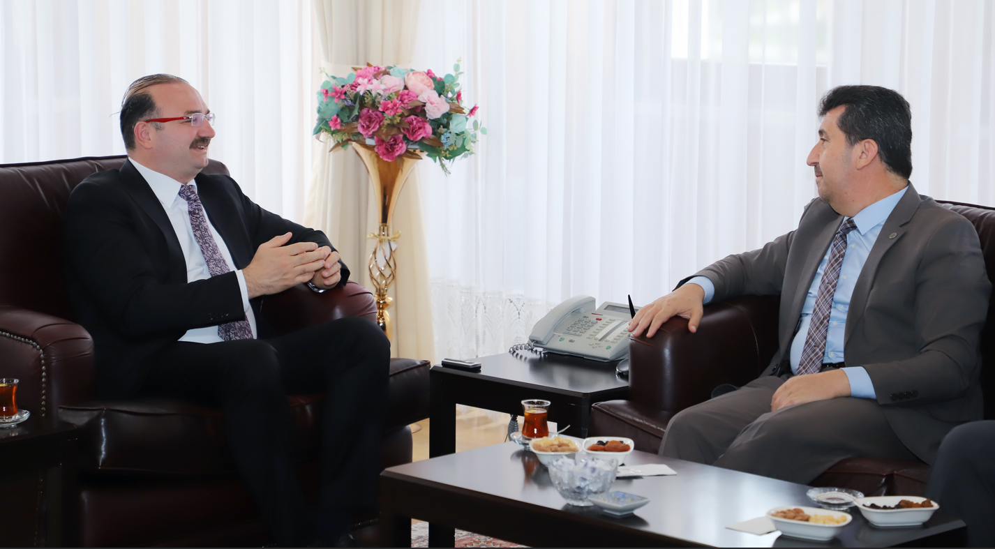 TÜRKİYE YAZARLAR BİRLİĞİ HEYETİ, REKTÖR HACIMÜFTÜOĞLU’NU ZİYARET ETTİ
