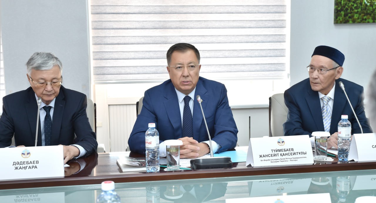 Al Farabi Kazak Millî Üniversitesi akademisyenleri TÜRKSOY madalyalarıyla ödüllendirildi