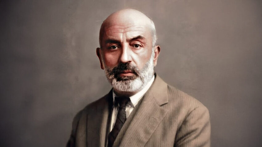 Mustafa Uçurum: Mehmet Âkif’in Dünyası