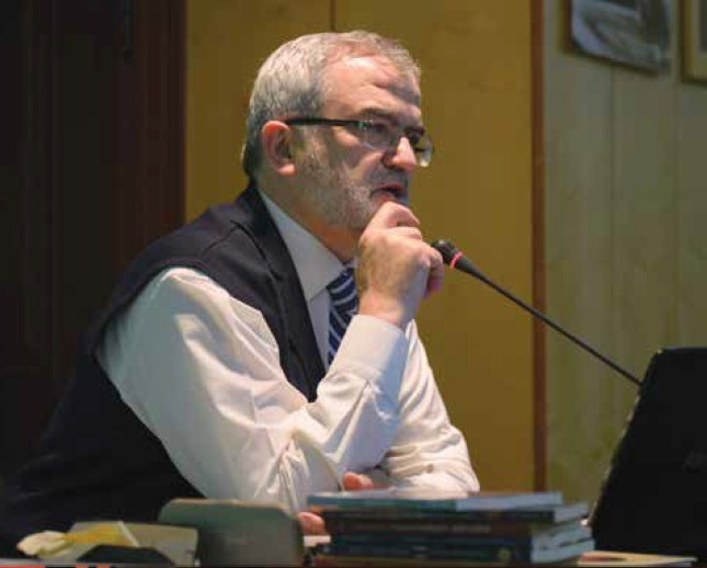 Herkes, en azından bir şeyi sevebilmeli