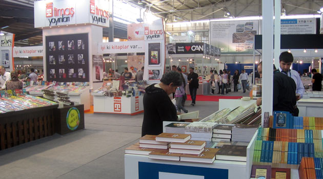 Romancı Emine Işınsu Yazar Okulundaydı