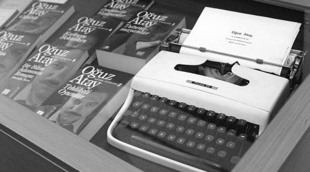 Oğuz Atay'ın daktilosu Edebiyat Mevsimi'nde