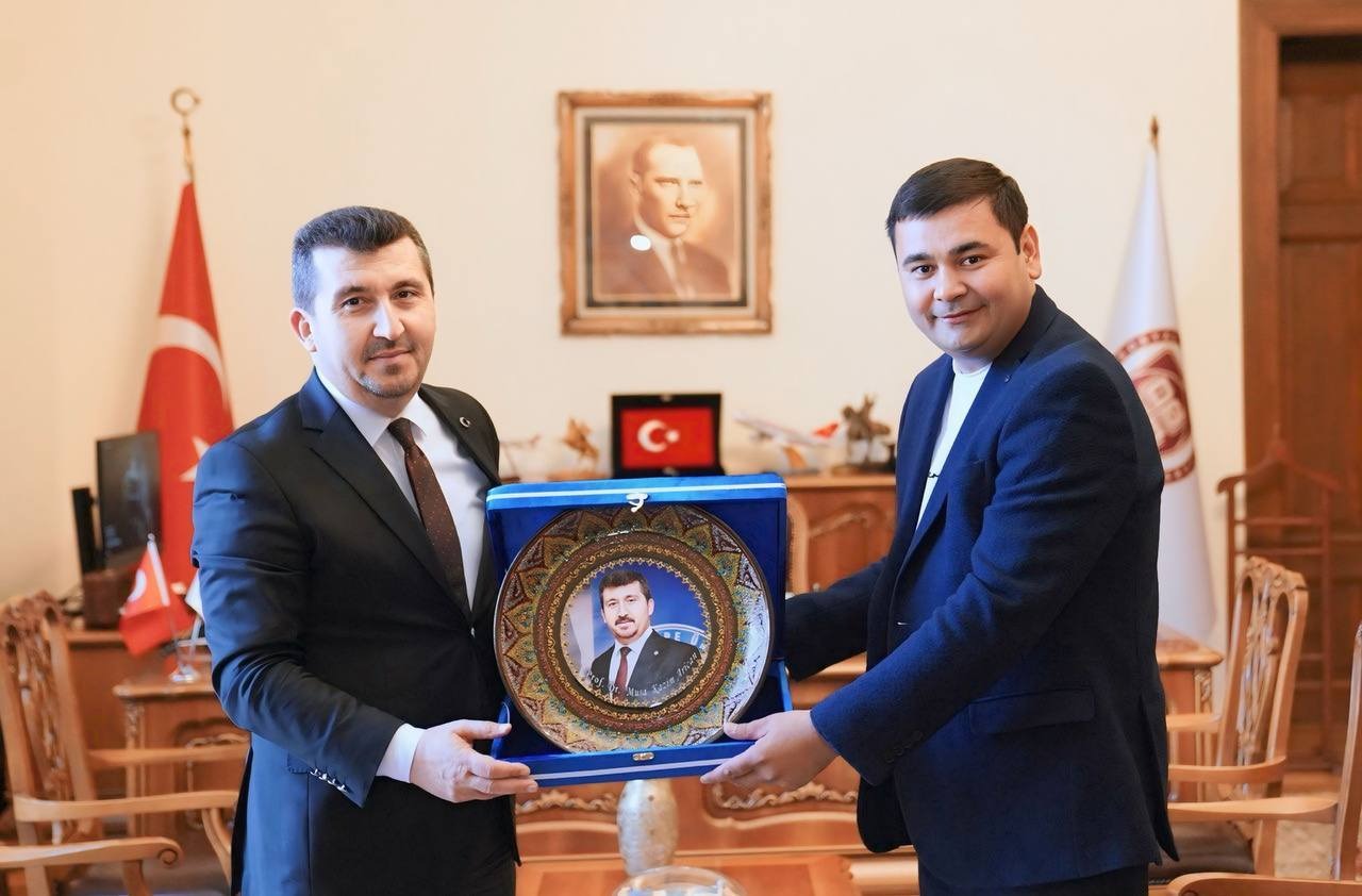 Şair Şöhret Arif TYB Başkanını ziyaret etti