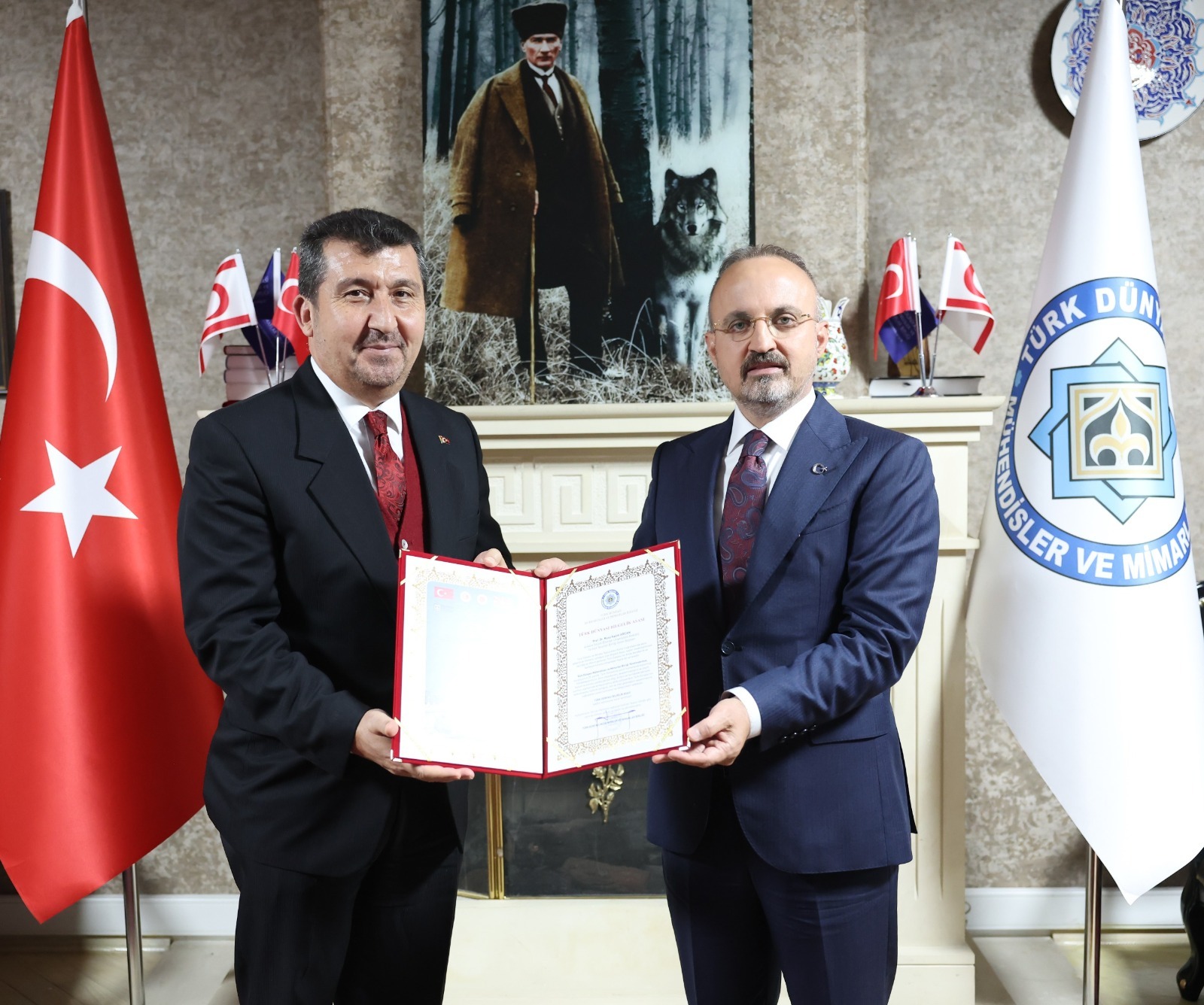 Arıcan’a “Türk Dünyası Bilgelik Asası” ödülü Verildi