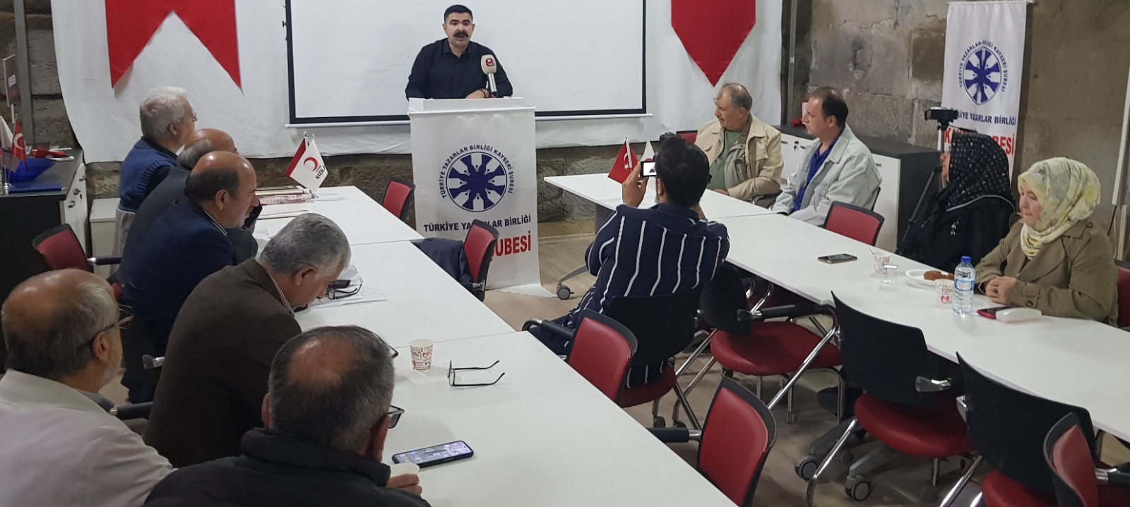 Kayseri'de Anadolu Şiir Akşamları Başladı
