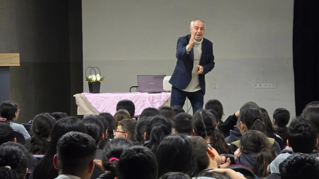 Yerel Tarih Bilinci Aşılandı: Öğrenciler Yazarla Buluştu