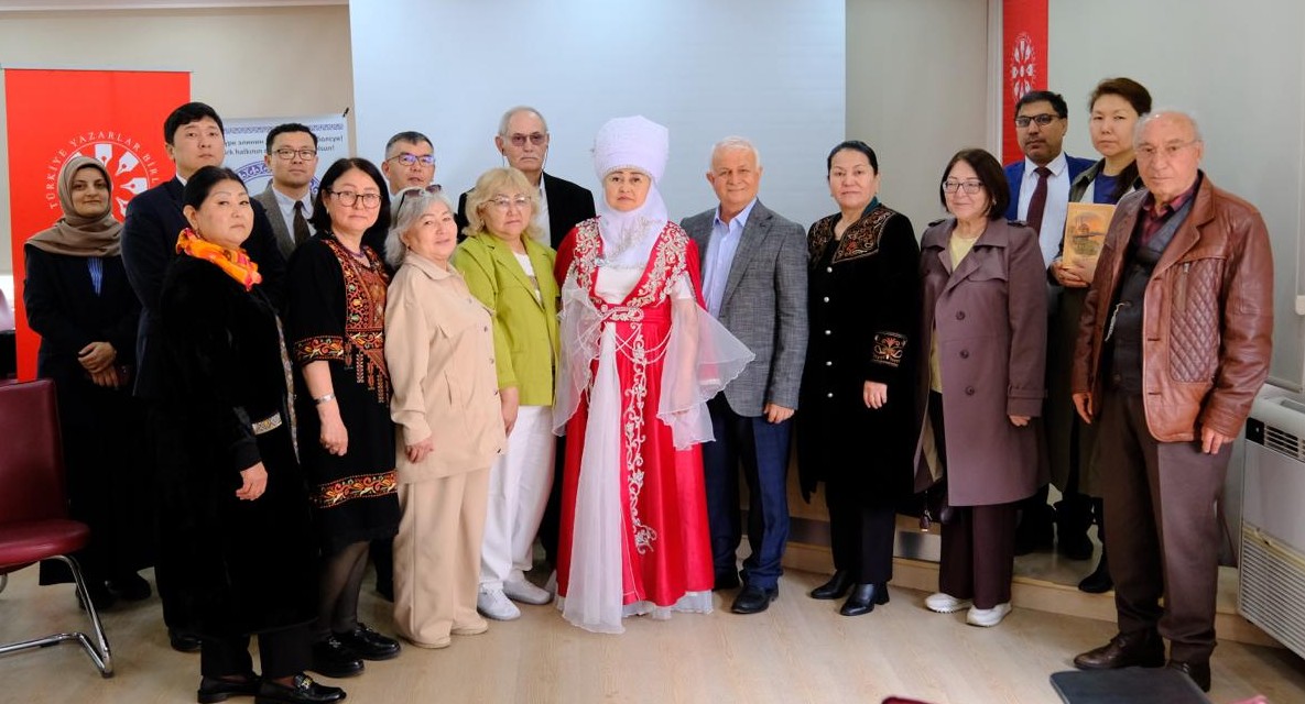 Kırgızistan’dan Türkiye’ye Türk Edebiyatçıları TYB’de buluştu