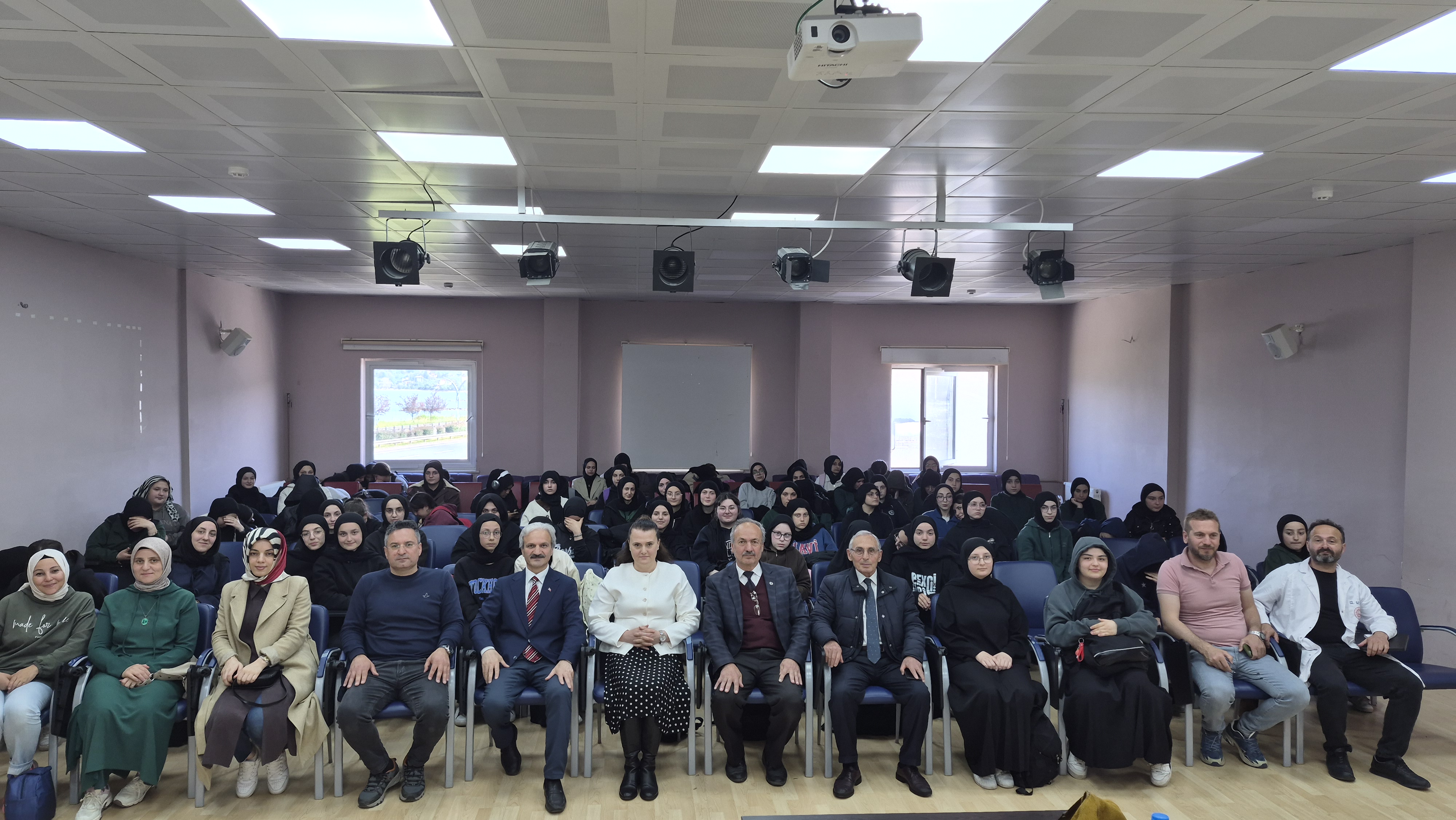 Kalemle Kurulan Köprü: Gençlerle Yazarların Anlamlı Buluşması