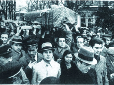 Bir yıl Akif'e yetmedi