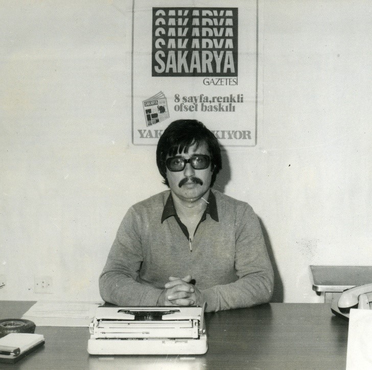 Hüseyin Komite; Yarı Şaka Yarı Ciddi Bir Güzel Ağabey