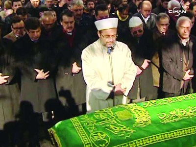 Kutuz Hoca'yı bakanlar uğurladı