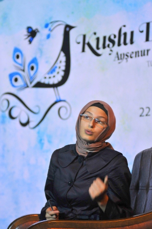 TYB Sakarya'da Ayşenur Tuna'ya "Kuşlu Dualar" Söyleşisi