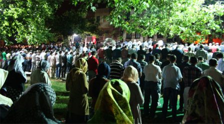 600 yıl sonra ay ışığında teravih namazı