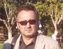 Nerde kitaplar kelepirde, ona sormalı