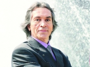 İskender Pala'dan: Tiyatrolar özelleşirken