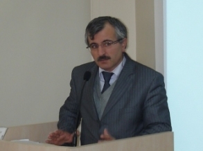 M.Ali Abakay'dan: Yalnızlıklar içinde şehir söyleminin sessizliğini bozma çağrısı