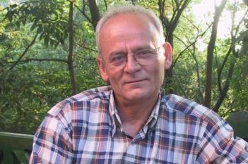 Muhayyilesinde çiçekler Kütahya çinisi açar