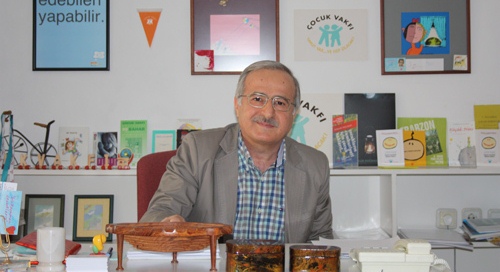 Mustafa Ruhi Şirin: Kim Çocuk Edebiyatı Yazarıdır?