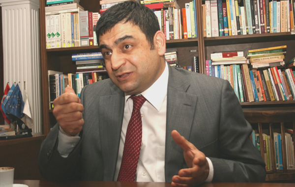 Sedat Laçiner'den: Kobani, Türkiye Sokaklarını Vuruyor