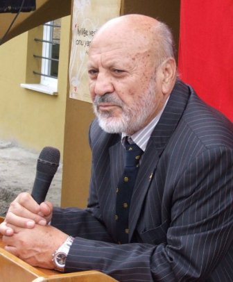 Hasan Aksay'dan: Vakıf insan Akmumcu’yu uğurlamak