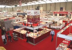 Kitap fuarında 566 korsan kitap ele geçirildi