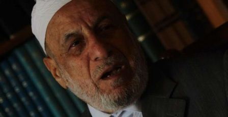 İslam alimlerinden Halil Gönenç “Cami dışında başka cemaatler oluşturup, ayrı namaz kılmak tefrikadır” dedi.