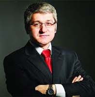 Özcan Ünlü'den: Dokunduğu her şeyi şiire çeviren adam