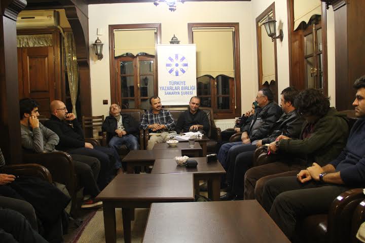 “Türk şiirinde İsmet Özel şiiri okuyucuya bir maliyet ödemeye mecbur eder.”