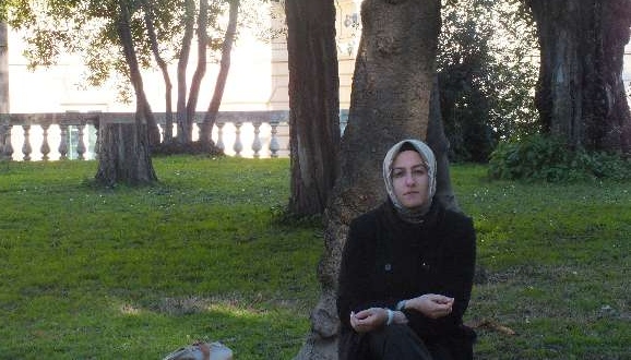 Her öykü için bir iskele kurdu