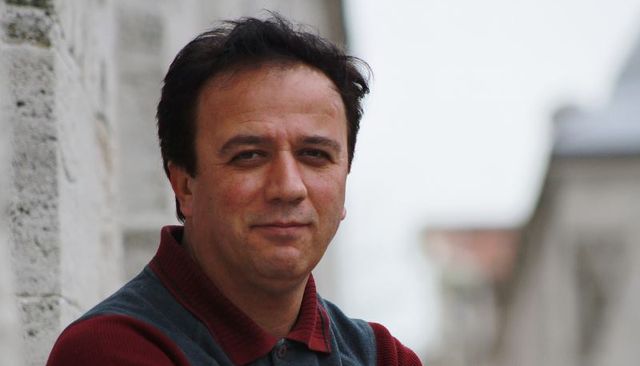 Ali Emre: Şiir, insanî hizayı gözetmeli