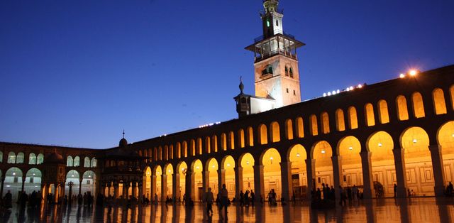 Dimeşk, dokuz kapıdan buyur etmiş konuklarını