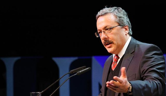 İnsan manevi tekâmül içinde günlerini geçirmeli