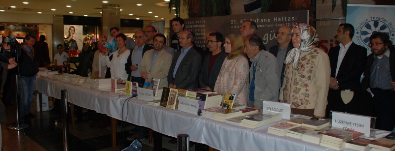 Yazarlar Kule Site’de kitaplarını imzaladı