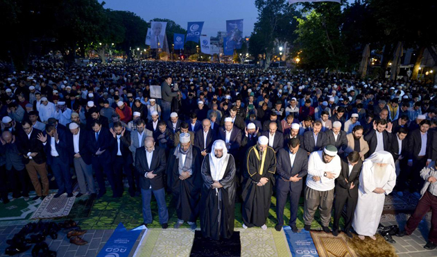 Ayasofya Meydanı'nda sabah namazı