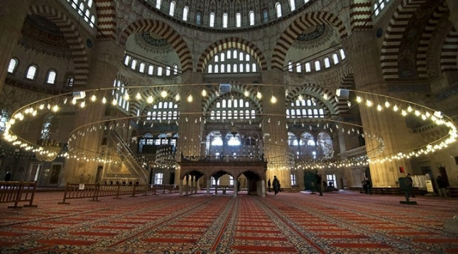 Rahmet denizi cûş edip âlemlere doldu yine