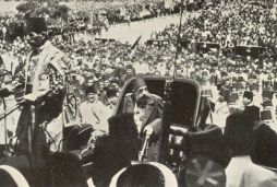 İzzetle Geldi Âleme Şehzademiz