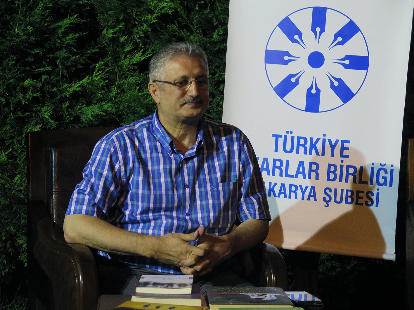 ‘Eğri Oturup Doğru Konuşalım’ Okurlarına Merhaba Dedi