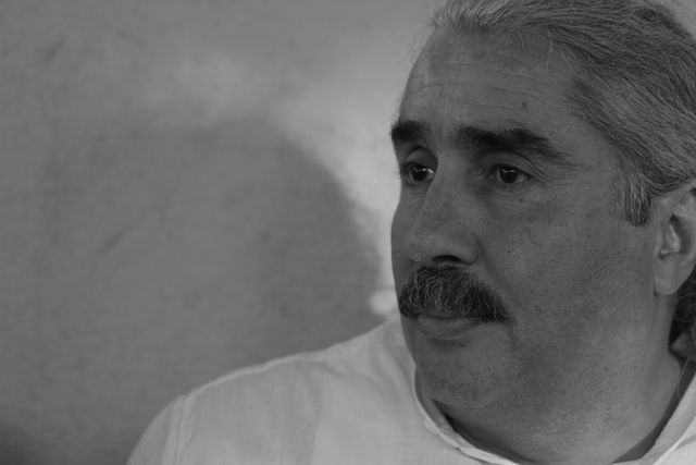 Şair kula da sâir kula da düşen hayran olmaktır