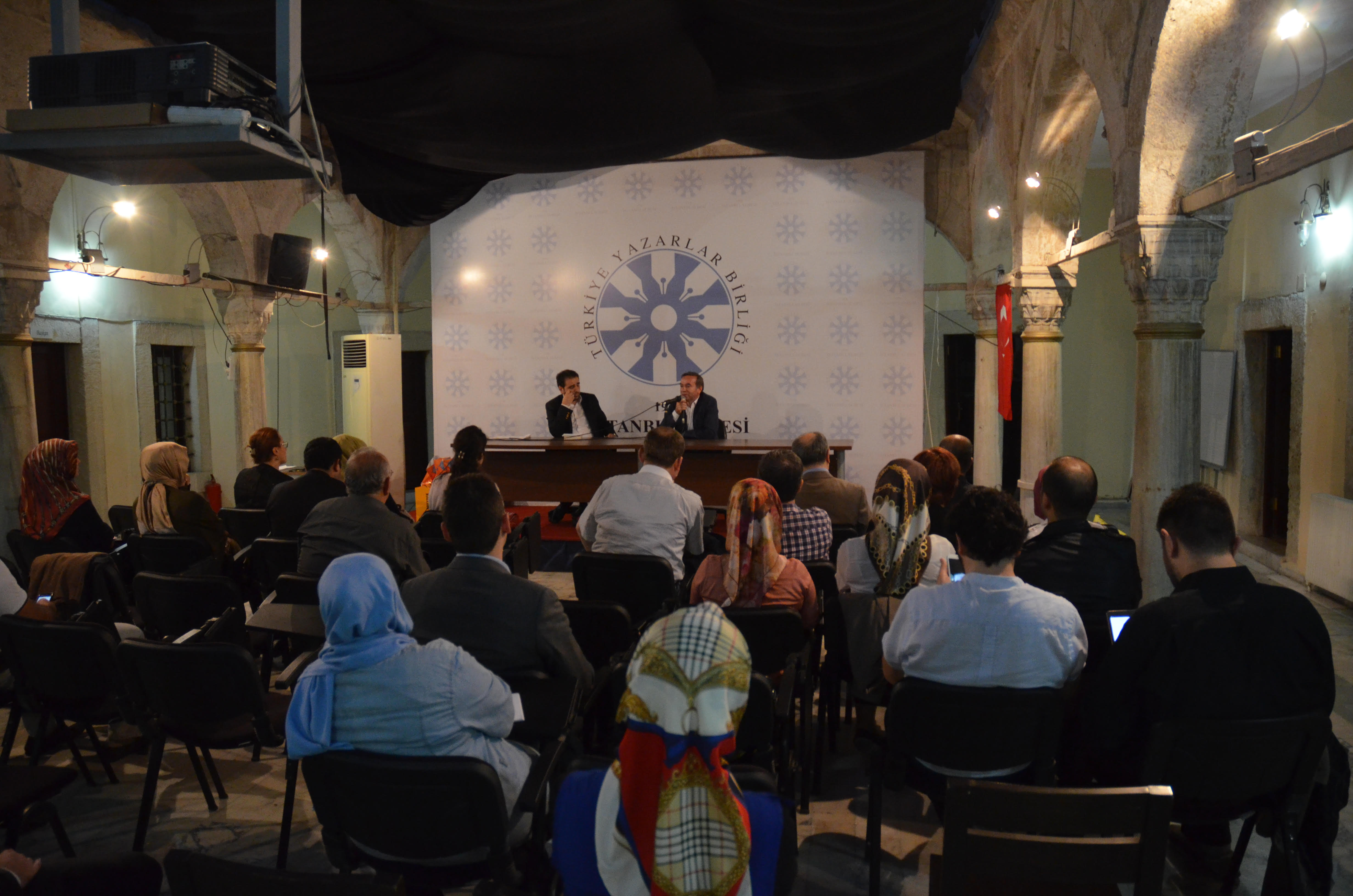 TYB İstanbul Şubesi: Kitabın Ortasından Söyleşiler başladı