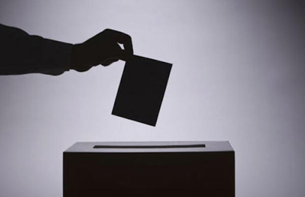 Siyasi ortam bugün de Efruz Bey'den geçilmiyor