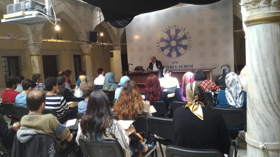 ‘Yazar kendisi olabilmeyi başaran insandır’