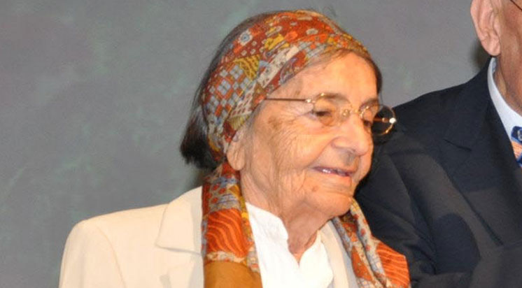 Şair Gülten Akın hayatını kaybetti